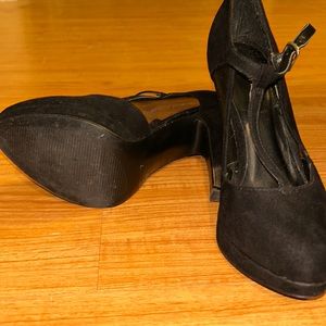 Black velvet pumps size 7